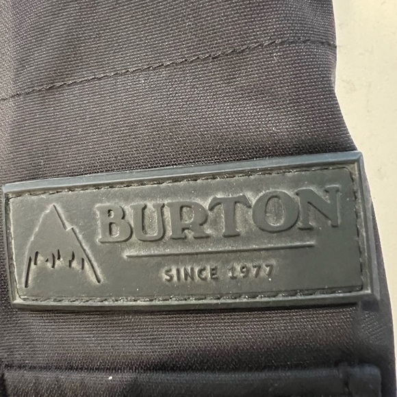 Men’s/teenage Burton snowboard or ski jacket. Size Mens S, jet black - Picture 4 of 8